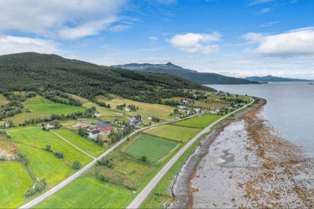 Privat Leilighet Pa Gard Med Badstue Og Nordlys ナルヴィク エクステリア 写真